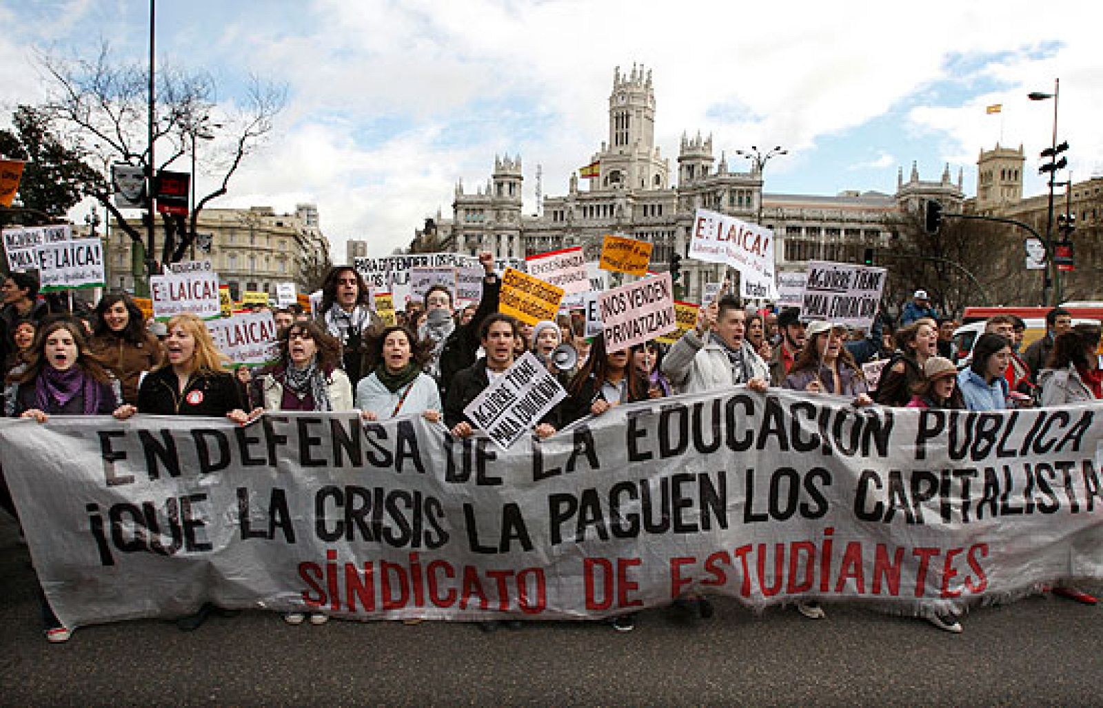 Miles de estudiantes han salido a las calles de 40 ciudades españolas para rechazar el Proceso de Bolonia