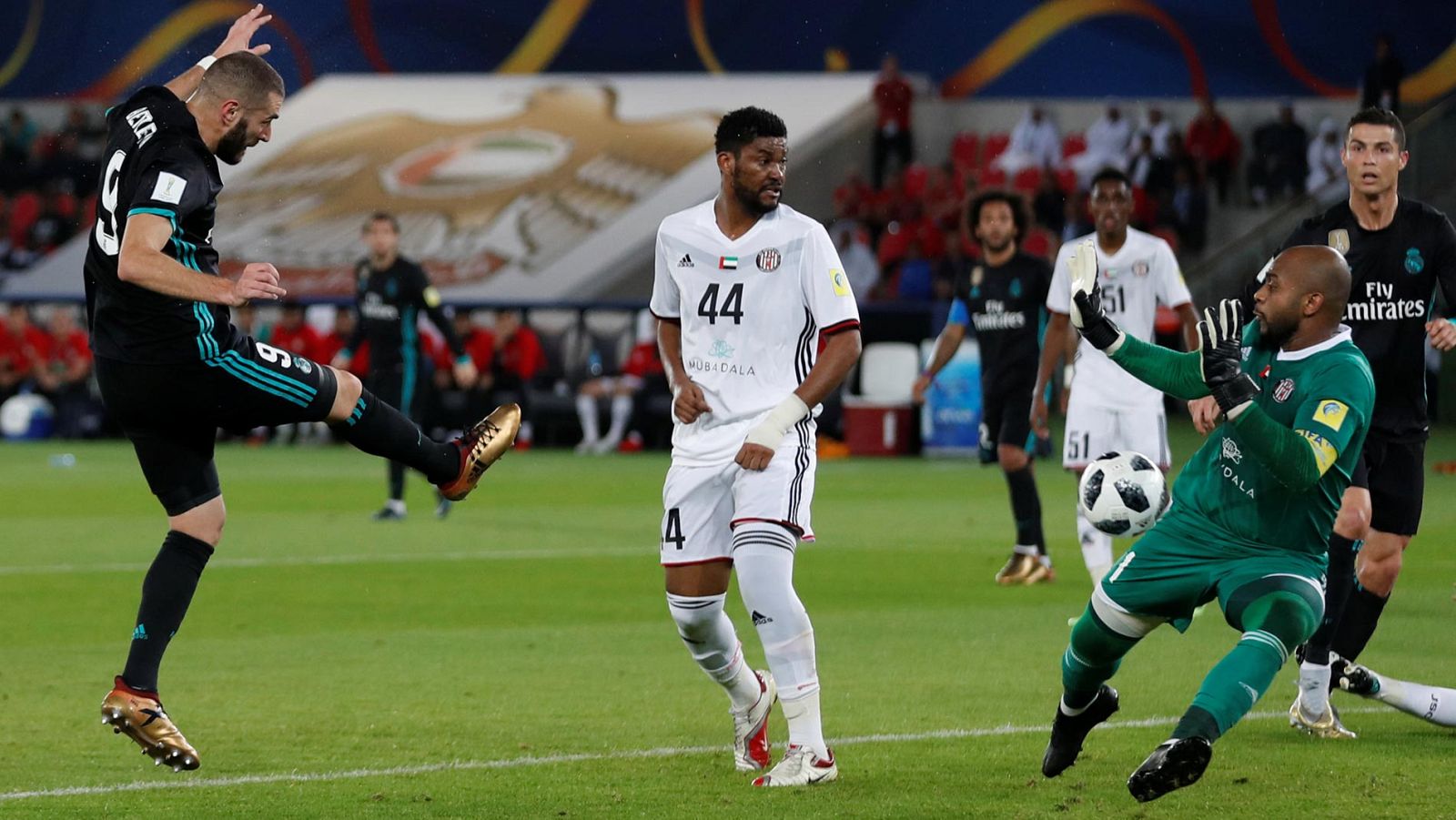 Bale y Benzema, las dos caras del Madrid en la semifinal del Mundialito | Ver