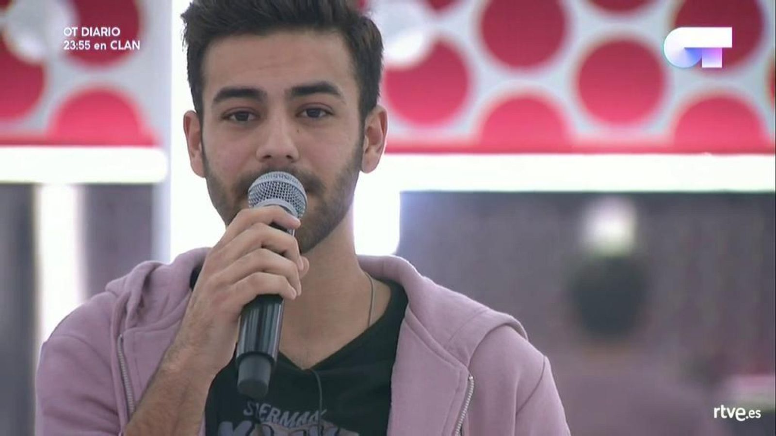 Operación Triunfo - Agoney canta 'Je suis venu te dire' en el primer pase de micros
