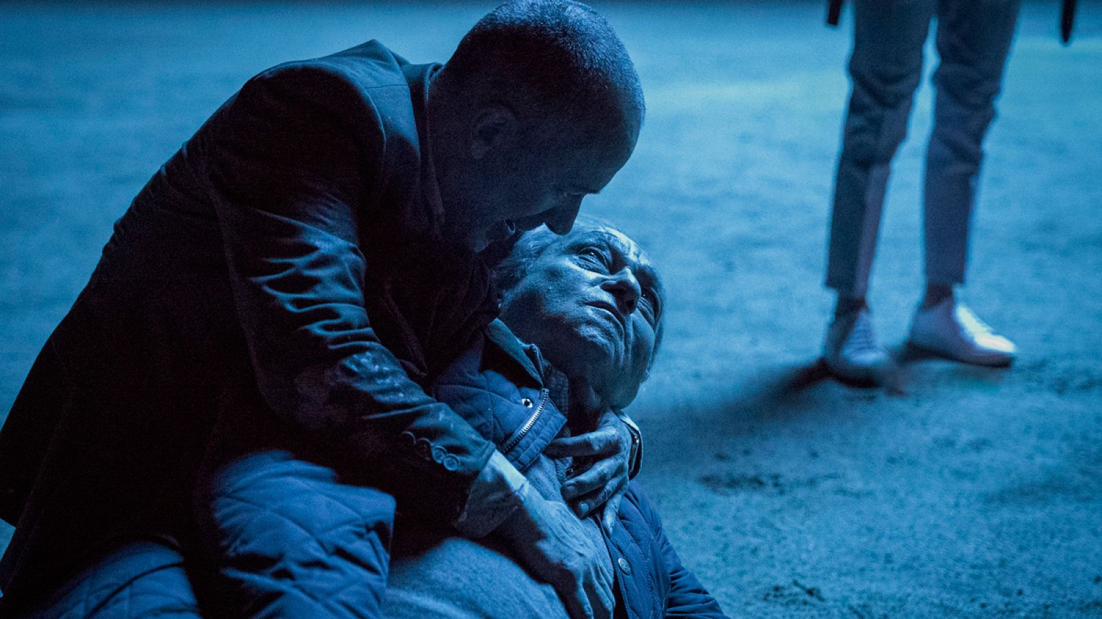 Arturo da su vida por la de Márquez y Bea