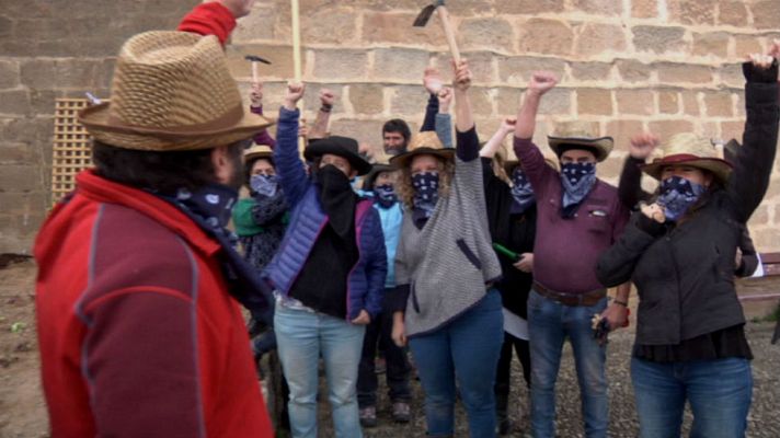 Aquí la Tierra - Asaltar jardines para plantar huertas ecológicas
