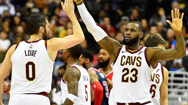 Telediario 1 - LeBron James supera a Larry Bird en 'triples dobles'