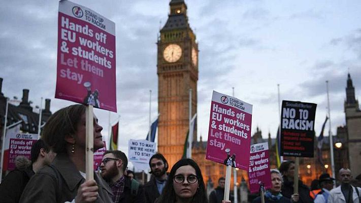Telediario 1 - Reino Unido da "garantías" de residencia a los ciudadanos europeos después del 'Brexit'