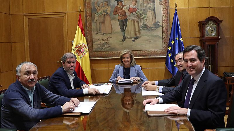 El Gobierno subirá el salario mínimo en un 4% hasta los 736 euros en 2018