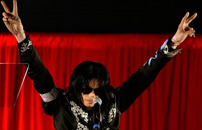 Michael Jackson anuncia su regreso a los escenarios