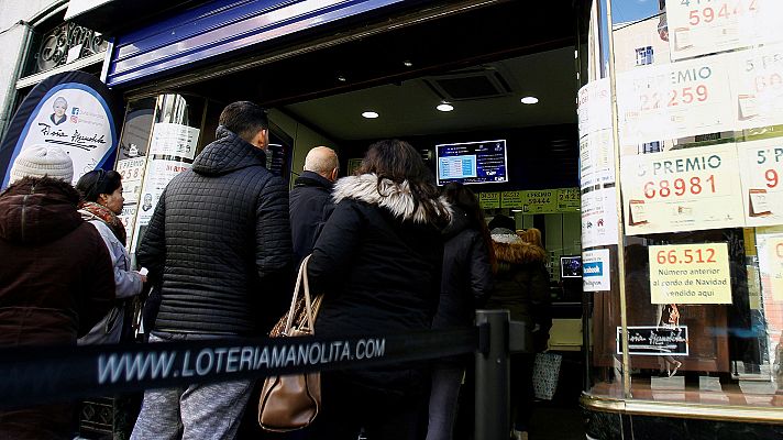 Telediario 1 - Los más rezagados buscan su décimo para el sorteo de Navidad