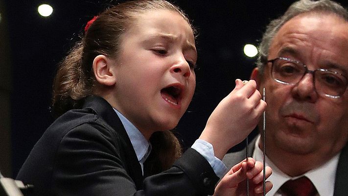 Lotería de Navidad - Lotería de Navidad 2017: Aya pone al salón en pie con su pedrea