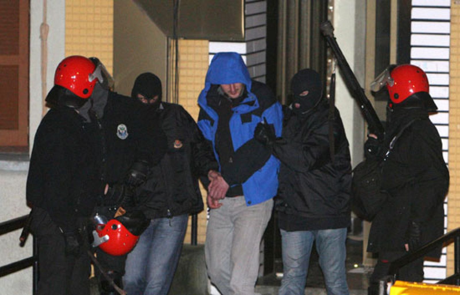 La Ertzaintza registra el domicilio de Iraitz Santa Cruz