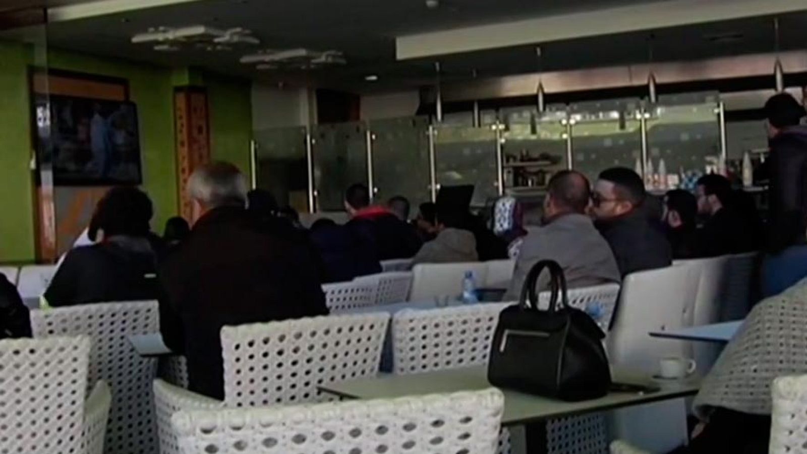 Marruecos, dividido por el Clásico pero unido en torno a Achraf | Ver