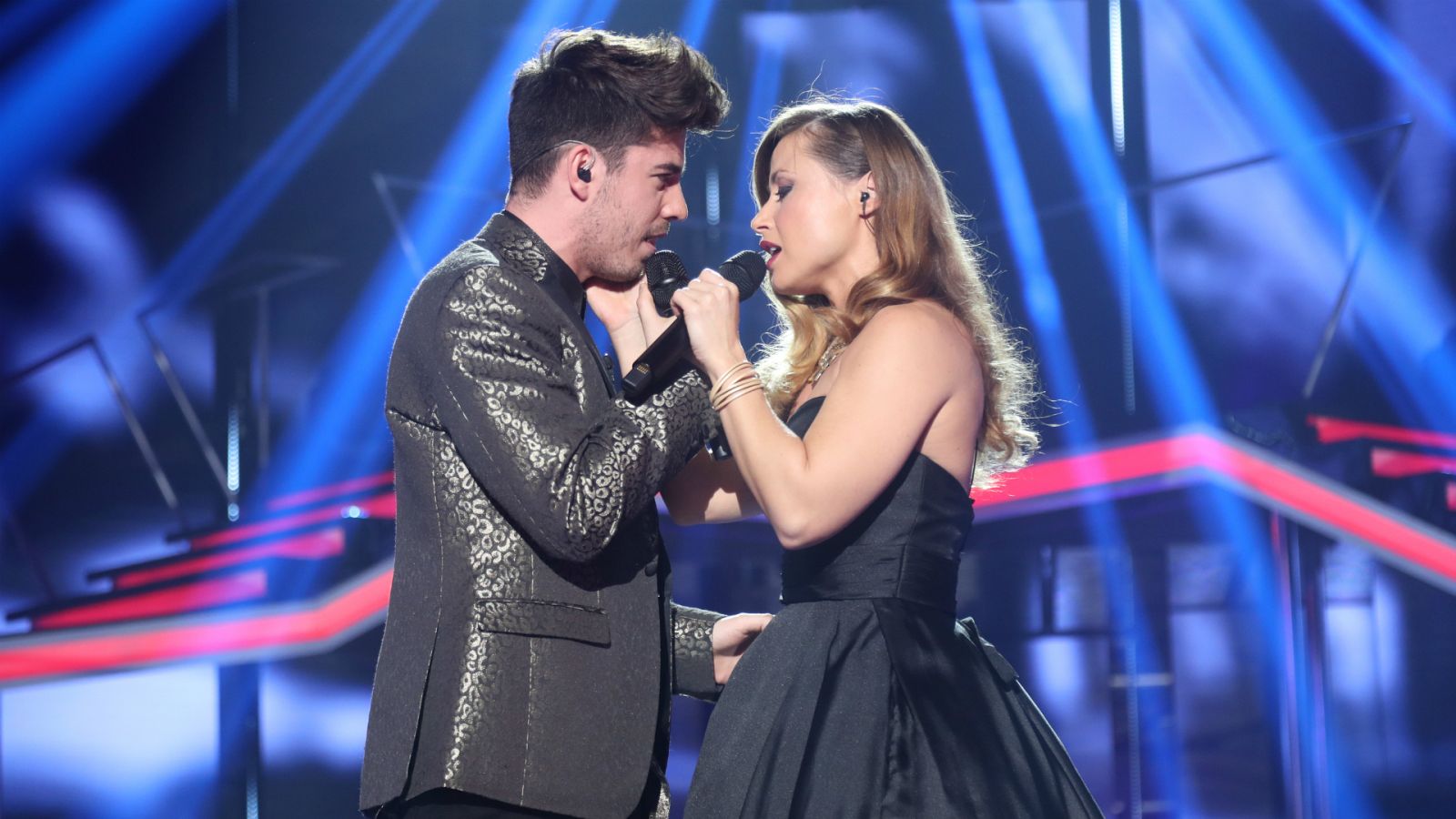 Operación Triunfo - Verónica y Roi cantan "I finally found someone" en la Gala de Navidad de OT