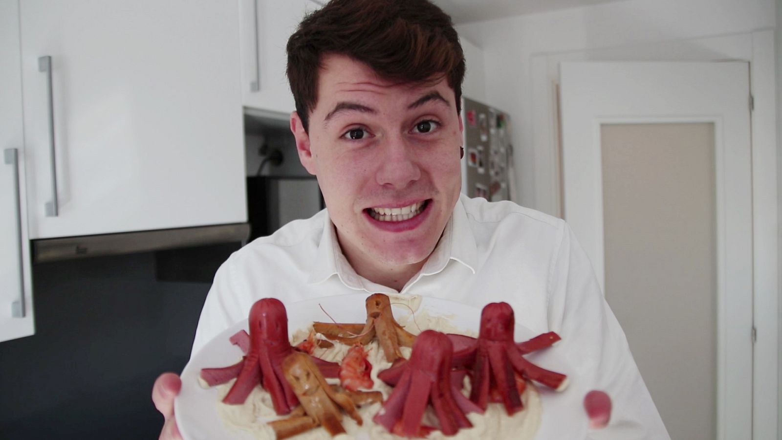 Campanadas 2018 - Happy New Playz - "Salchipulpos come gambas en su hábitat", la receta de Stone para estas Navidades