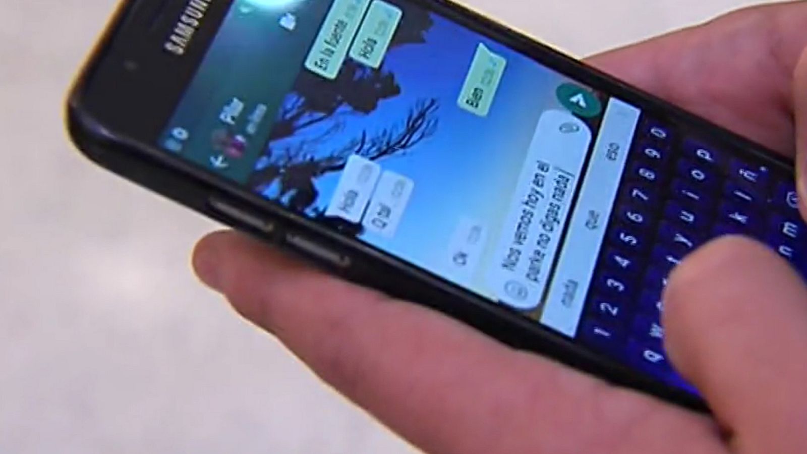 La Audiencia de Pontevedra avala que un padre revise con su hija menor sus conversaciones de Whatsapp