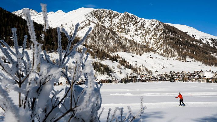 El tiempo - El temporal deja en Asturias olas de 10 metros, vientos de 120 km/h y nieve