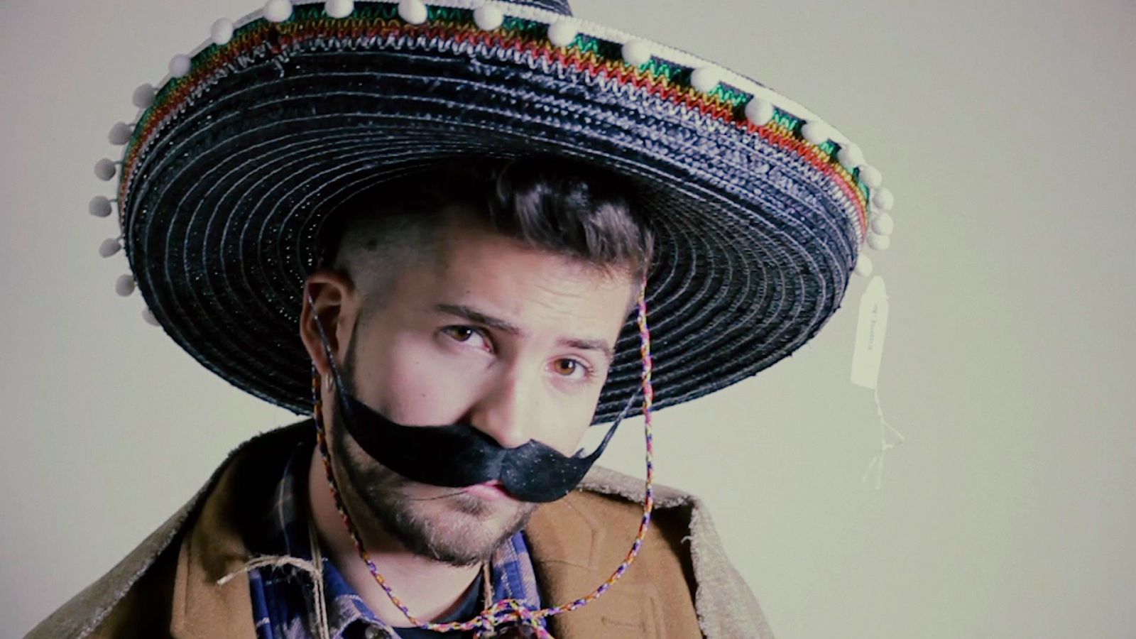 Campanadas 2018 - Happy New Playz - Kikillo se va de cena con los de 'El Ministerio del Tiempo'