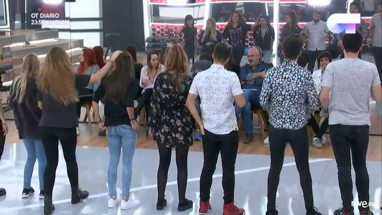 Operación Triunfo - Todos concursantes cantan 'Hoy puede ser un gran día' en el primer pase de micros de la gala 9 de OT