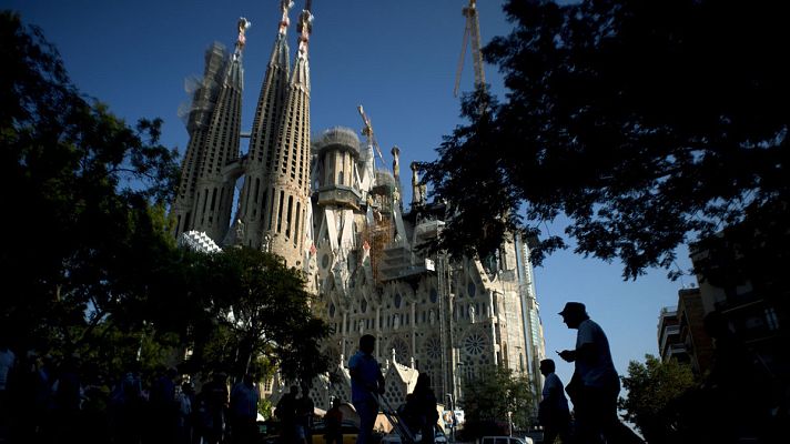 Telediario 1 - España bate récord con 77,8 millones de turistas internacionales hasta noviembre, más que en todo 2016