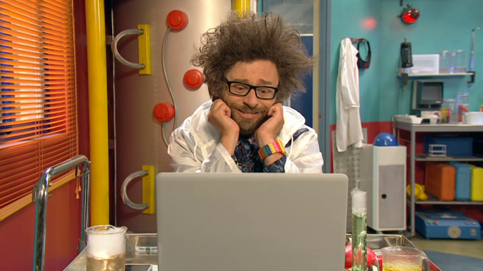 Un montón de secretos - Big Band Clan | Ver