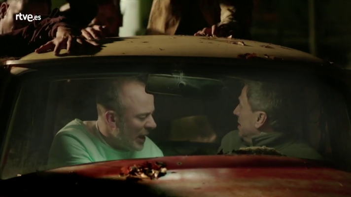 Especiales Nochevieja con José Mota - J. Gutiérrez y Mota escapan de los independentistas zombies