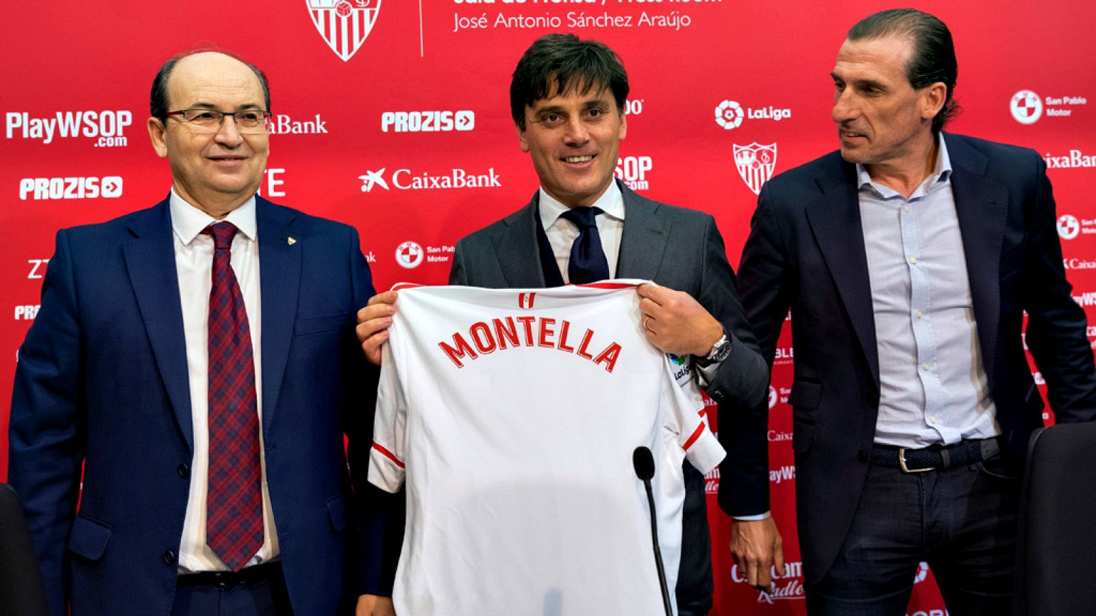 El italiano Vincenzo Montella, nuevo entrenador del Sevilla, afirmó en su presentación que su objetivo, al aceptar esta "increíble oportunidad", "es ganar más como técnico, y éste es un club ideal para expresar" sus ideas, y proclamó que quiere que s
