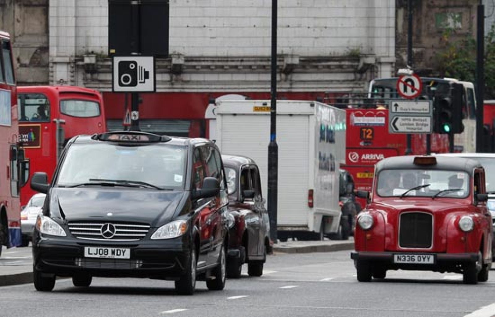 Más de un centenar de Mercedes Vito fabricados en Vitoria empiezan a circular por las calles de Londres | Ver