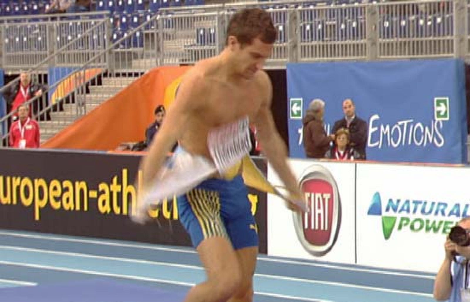 Rompe la camiseta por impotencia | Ver