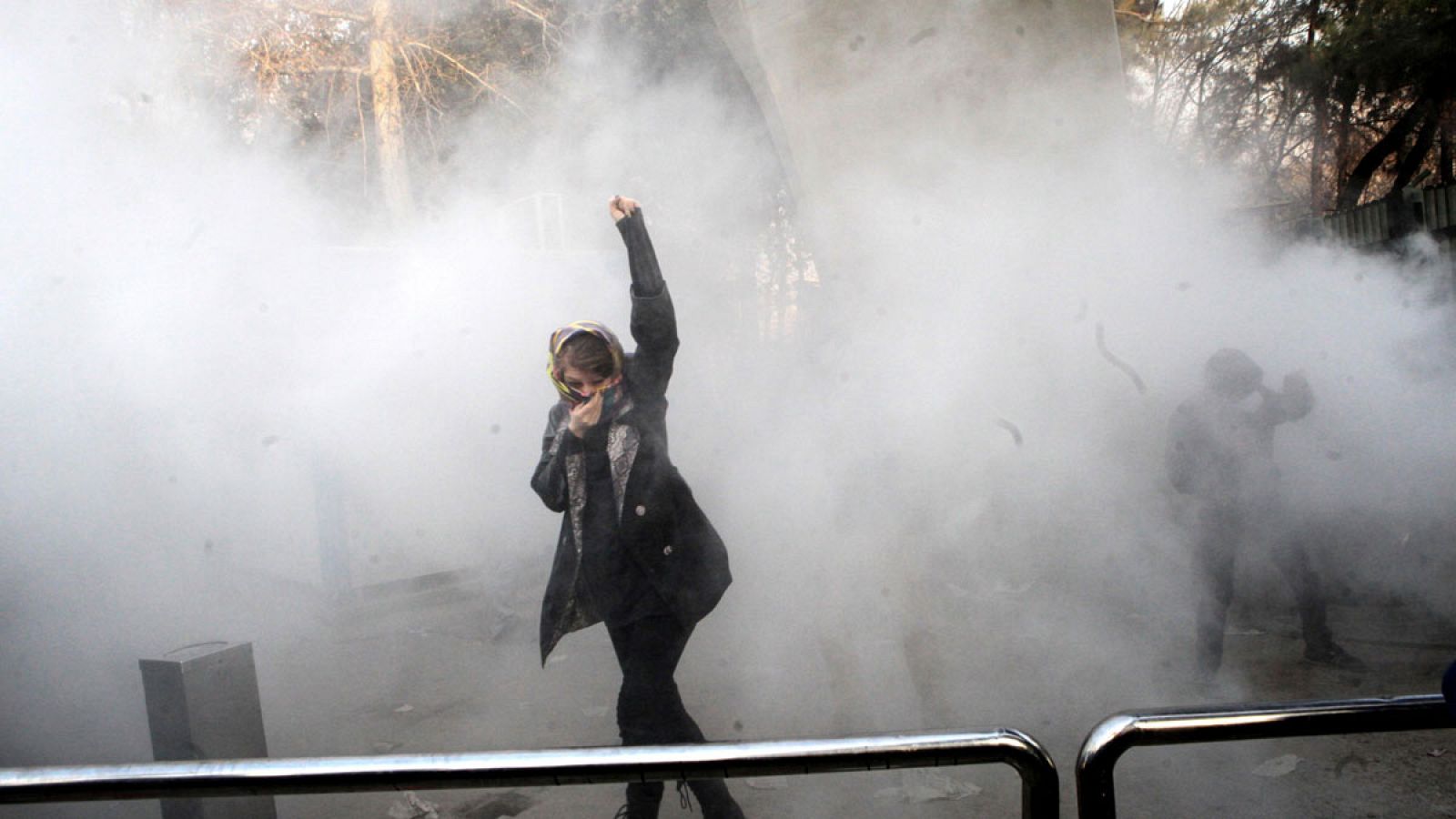 Irán bloquea el acceso a redes sociales y servicios de mensajería por las protestas | Ver