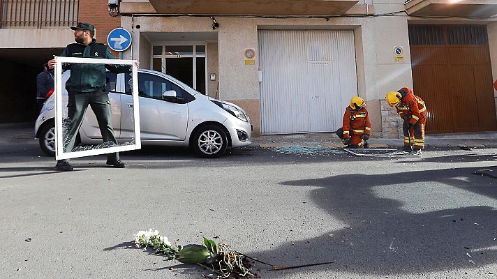 Telediario 1 - Detenido el hombre que se había atrincherado en casa de su expareja en Requena