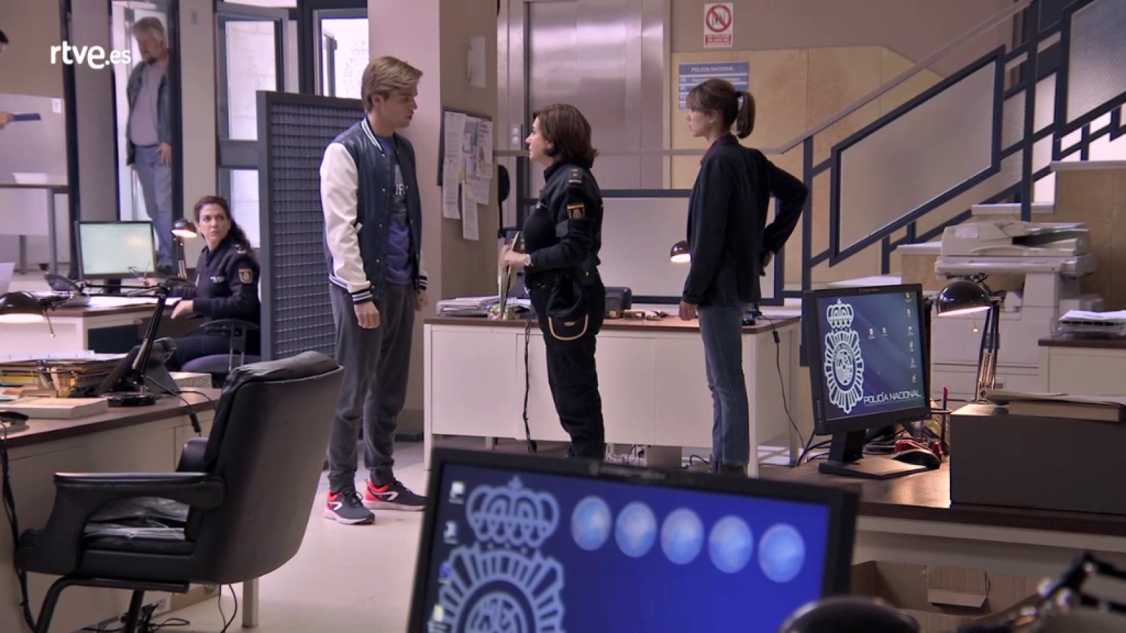 Servir y Proteger - Quico se entrega