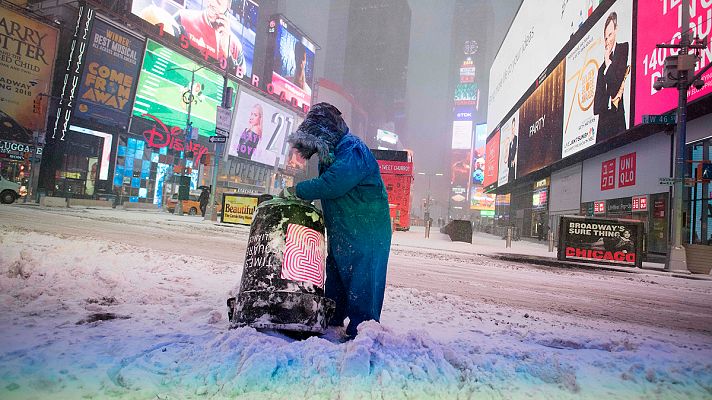 Telediario 1 - La ola de frío polar en EE.UU. deja ya 16 muertos en todo el país