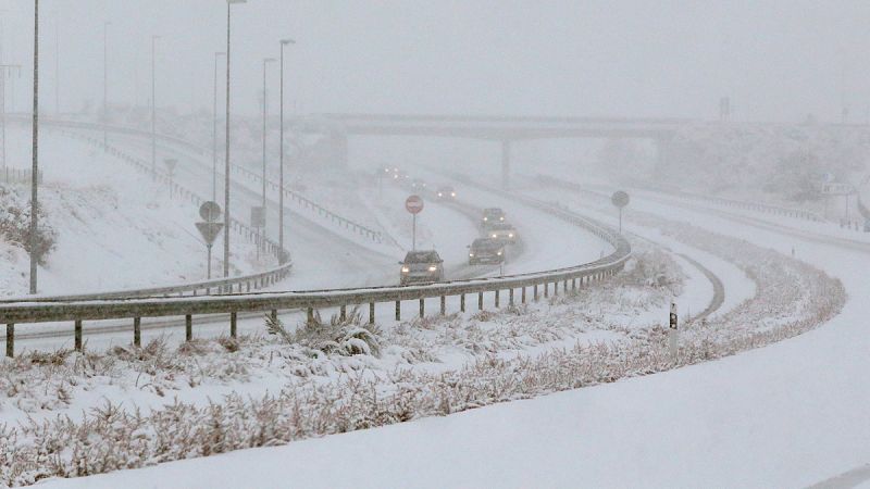 Los atrapados en la AP-6: "La DGT nos dijo que iba a ser tráfico lento y con mucha precaución, pero hubo un atasco"