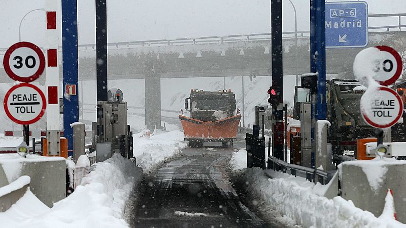 Abren las carreteras más afectadas por la nieve