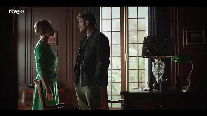 Traición - Pilar del Riego coacciona a David para que le dé las fotos