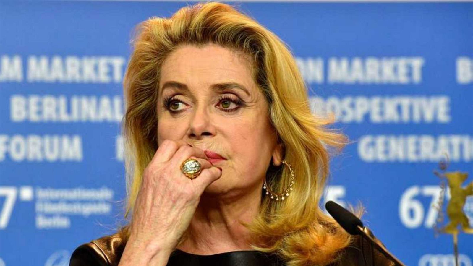 Cien artistas e intelectuales francesas critican el "puritanismo" de la campaña contra el acoso sexual | Ver