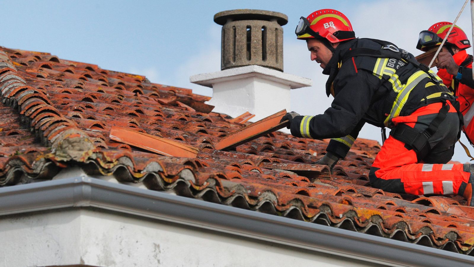 El viento, protagonista en el norte de la península, junto a la nieve y el hielo