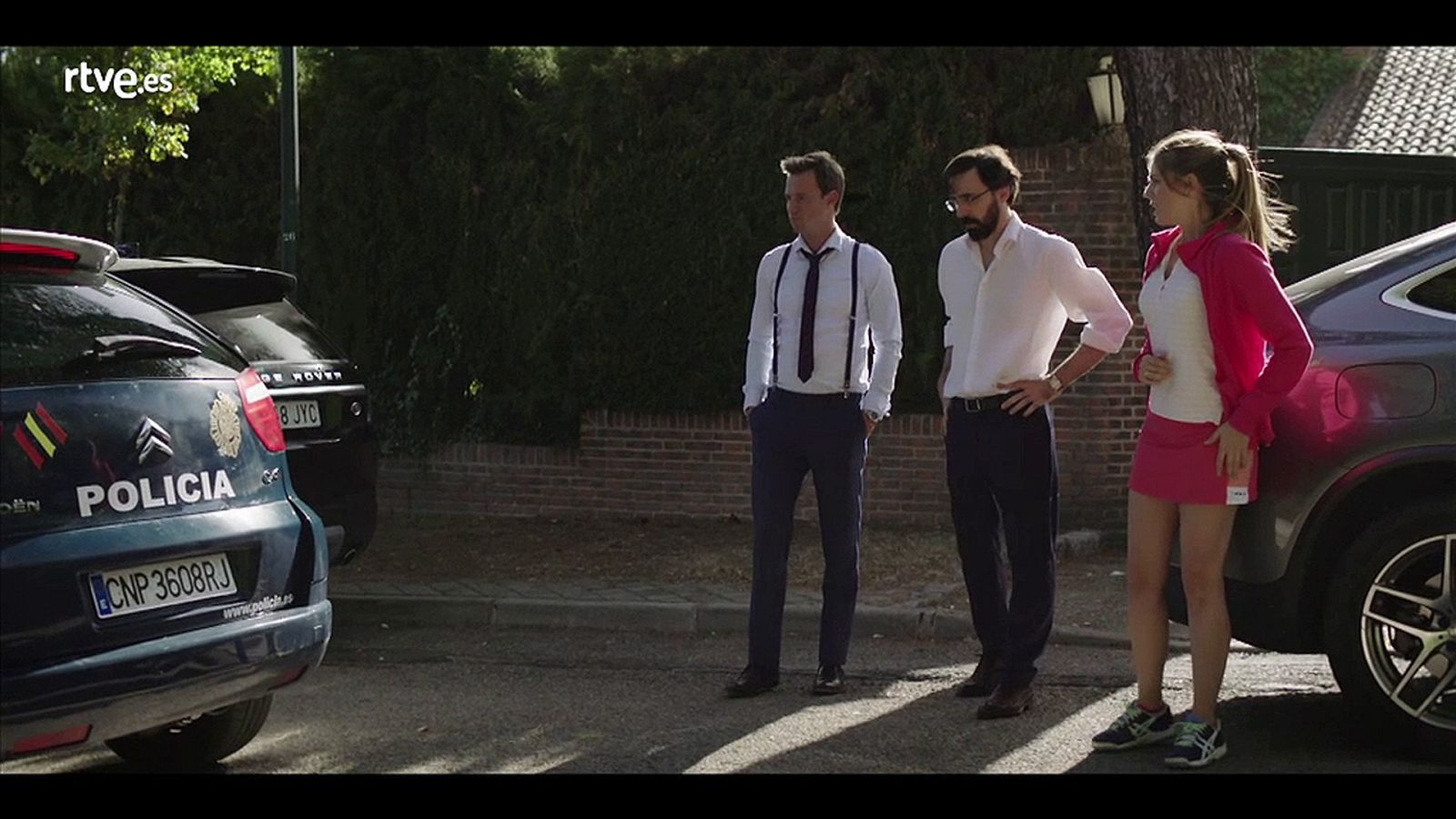 Traición - La policía se cree que la sangre del suelo es del gato