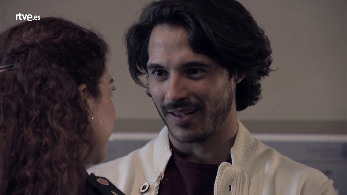 Servir y proteger - Karim se sincera con Espe tras su beso