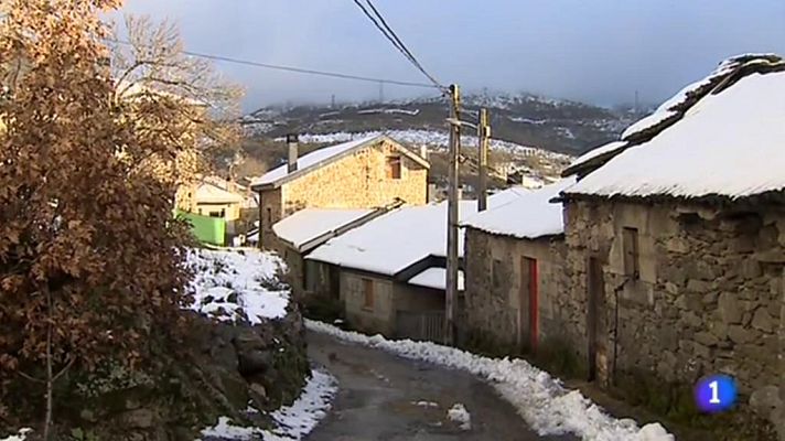 Telediario 1 - La nieve vuelve a teñir de blanco el norte, este y centro del país