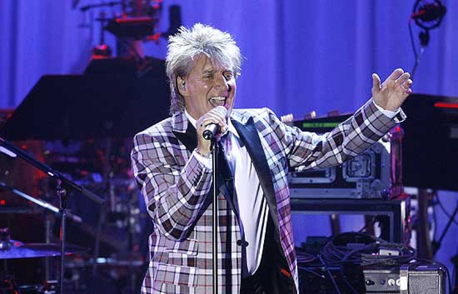 Rod Stewart actúa en Hong Kong dentro de su gira 2009 | Ver