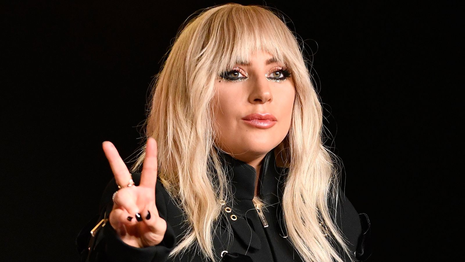 Lady Gaga roba el corazón a 15.600 fans con un cariñoso concierto en el Sant Jordi | Ver