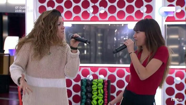 OT 2017 - Miriam y Aitana cantan 'Valerie' en el primer pase de micros