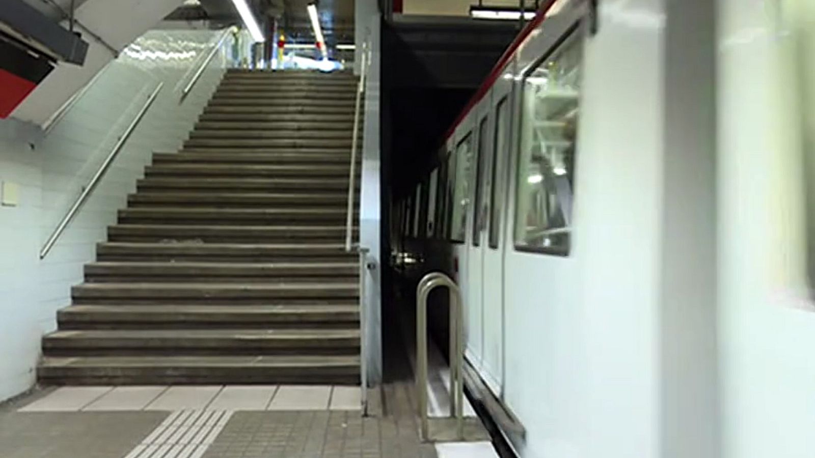 Un detenido como presunto agresor de un joven en la estación de Navas del metro de Barcelona