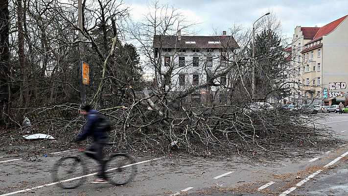 Telediario 1 - El temporal de frio y viento causa estragos en el centro de Europa