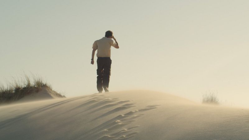 'El mar nos mira de lejos'
