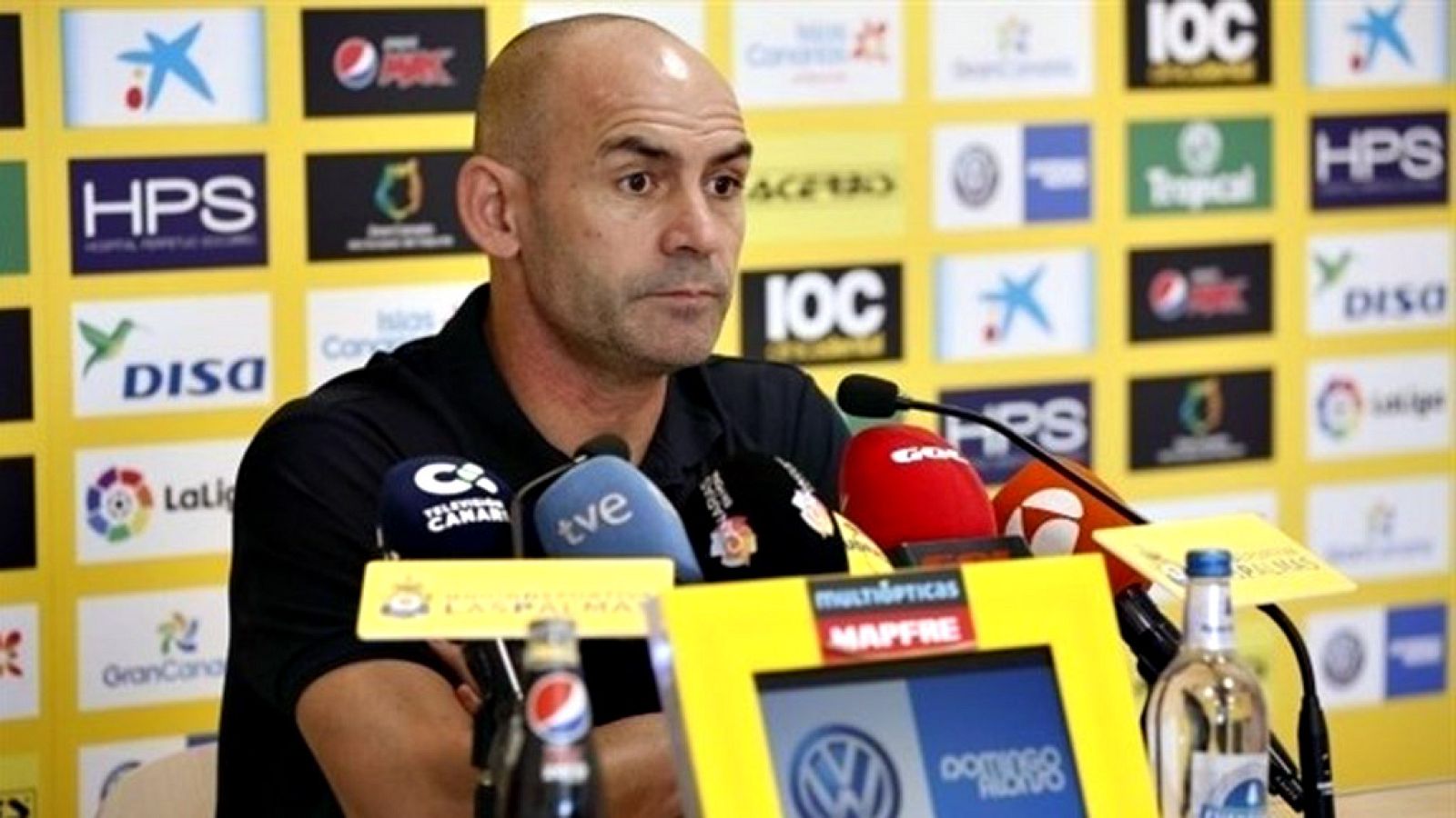 El entrenador de la UD Las Palmas, Paco Jémez, ha llamado hoy "mentiroso" al futbolista francés Loïc Rémy, máximo goleador del equipo, ha recalcado que no quiere "saber más" de él y ha explicado los motivos por lo que tomó la decisión de descartarlo