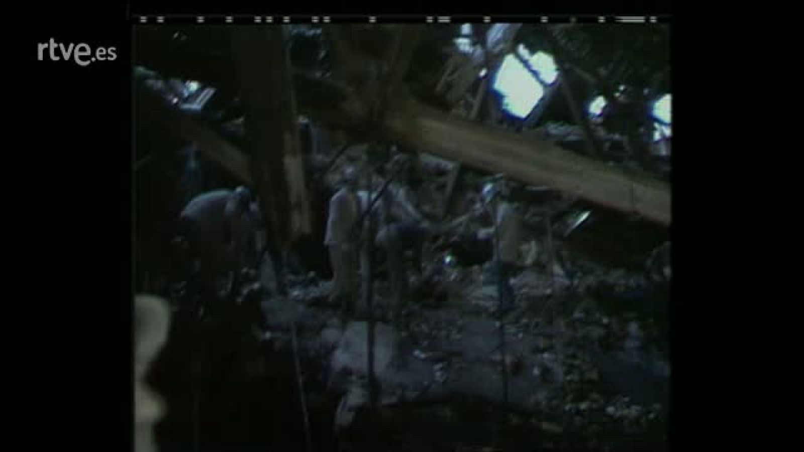 Arxiu TVE Catalunya - Incendi de Scala Barcelona - Interiors: escenari, tramoia i llotges cremades