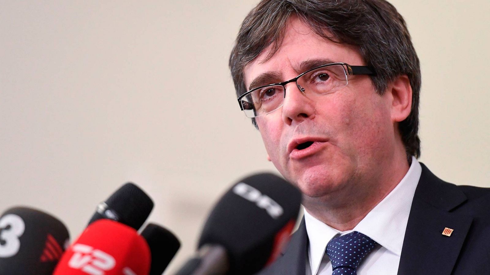 Puigdemont pide volver "sin riesgo" para afrontar su investidura - Informativo 24h | Ver