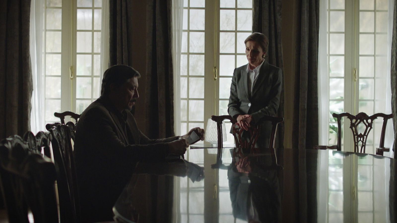 Traición - Pilar chantajea a Julian