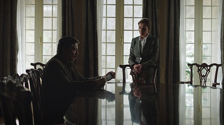 Traición - Pilar chantajea a Julian