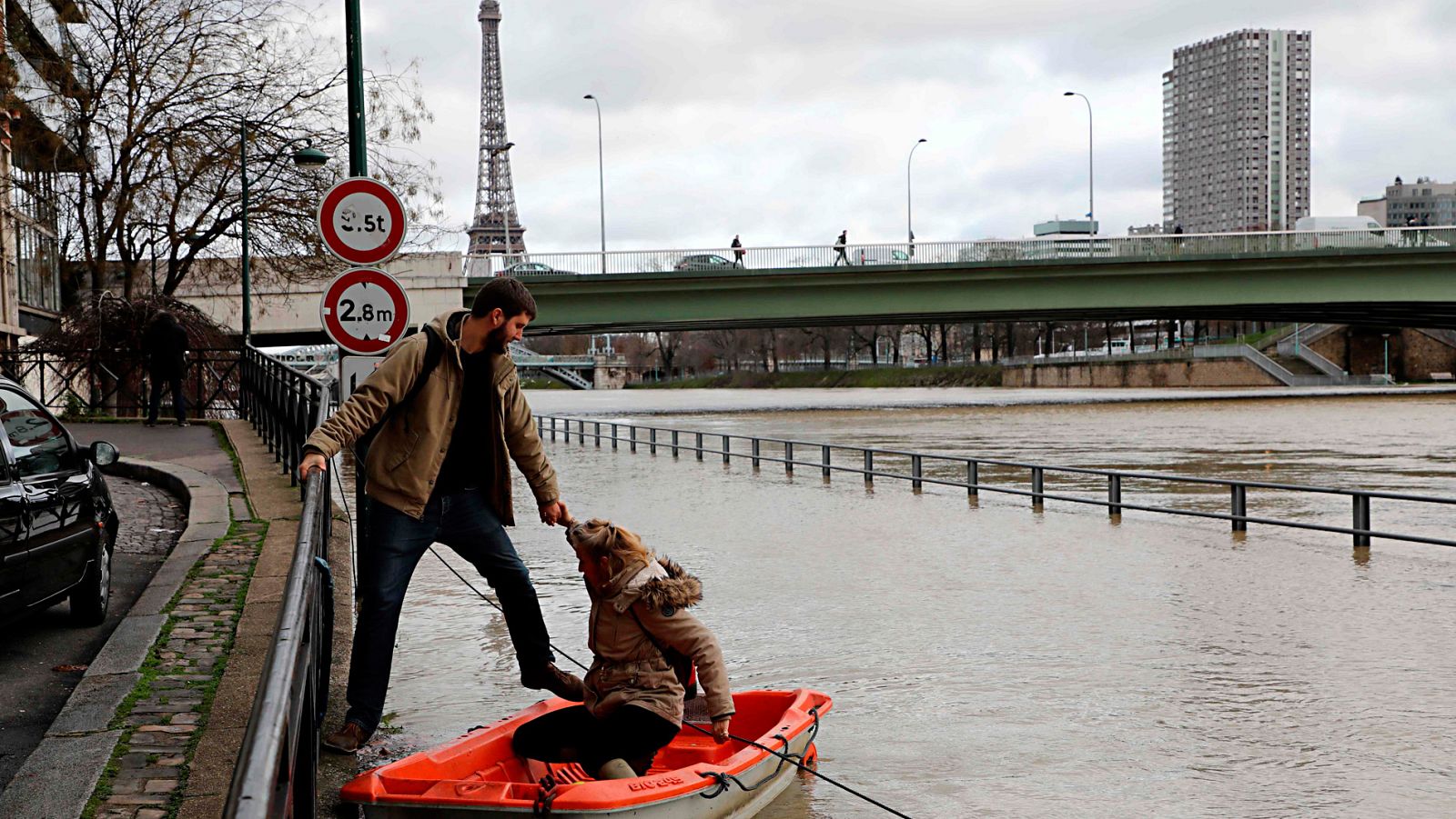 Alerta en Francia ante la crecida del río Sena