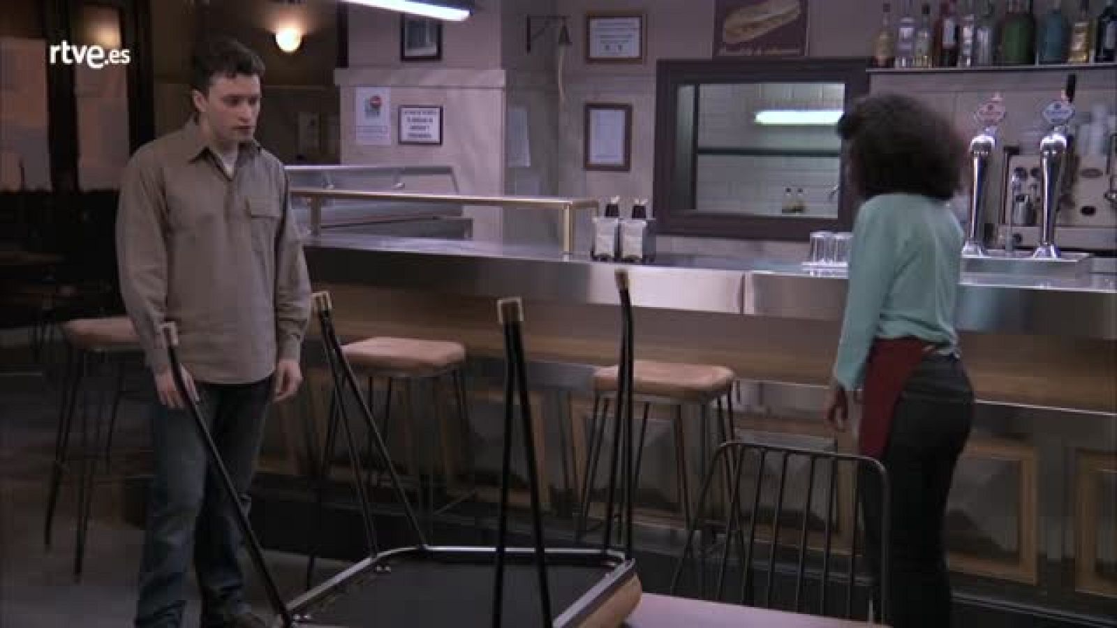 Servir y Proteger - Salima dice que sí a la propuesta de casarse